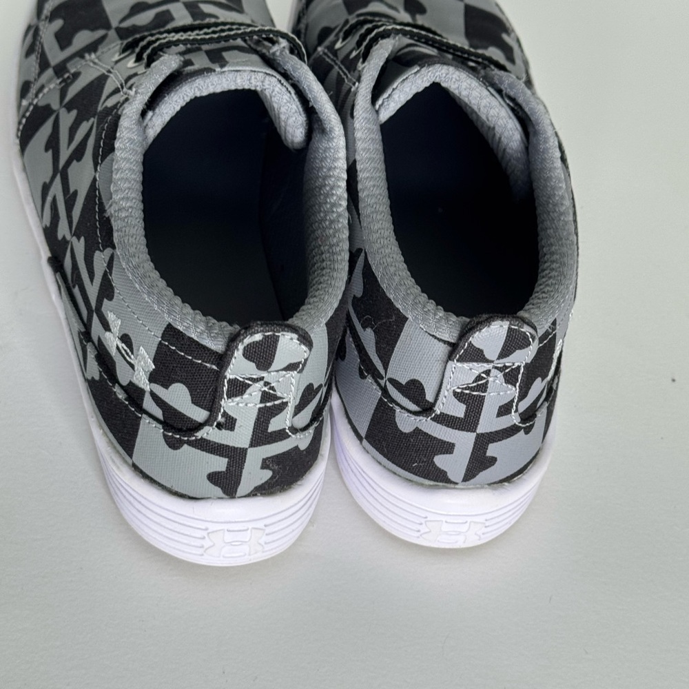 Under Armour Black and Gray Sneakers with Maryland Flag Pattern - Picture 3 of 6